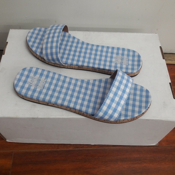 Jane and the shoe - Picture 3 of 3